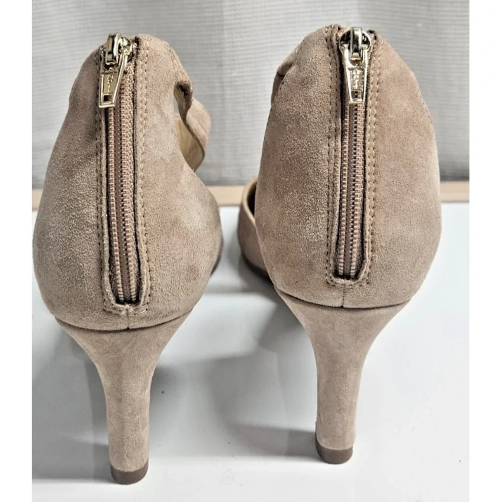 Clarks Artisan women Calla Lily‎ suede pumps heel zipper beige Sz 8.5M